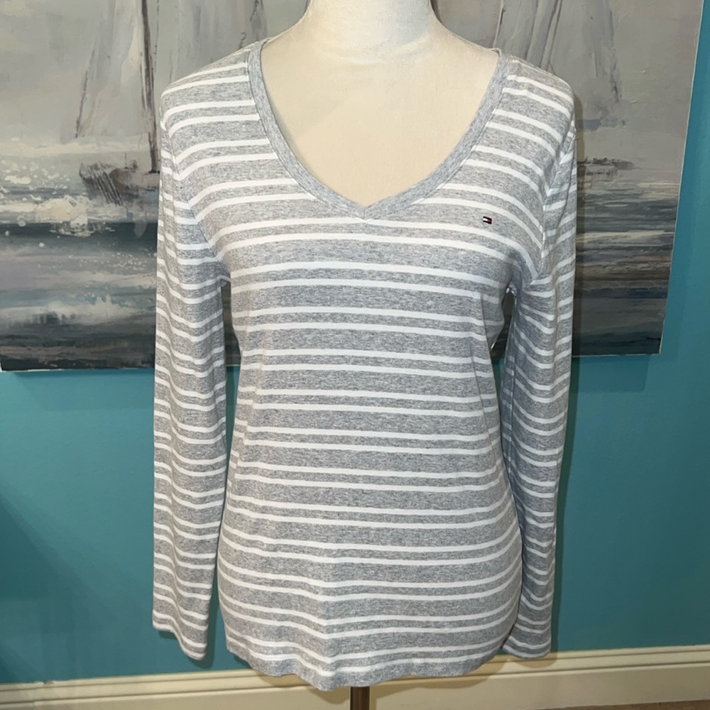Tommy Hilfiger V Neck Sweater, Large